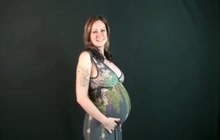 Lacy King shows us her pregnant body